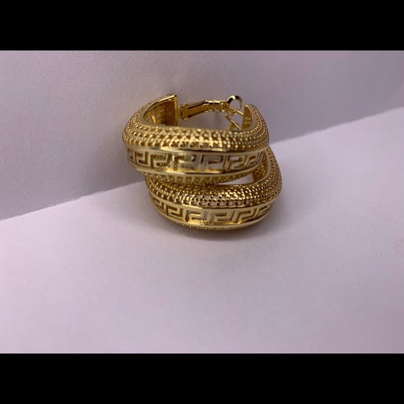 Triangle Shaped Earrings and Pendant Long Lasting Jewelry Set - Picture 7 of 15